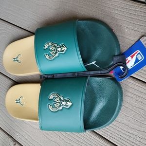 MILWAUKEE BUCKS SANDALS FLIP-FLOPS MEN'S XL 13-14 NBA BASKETBALL
